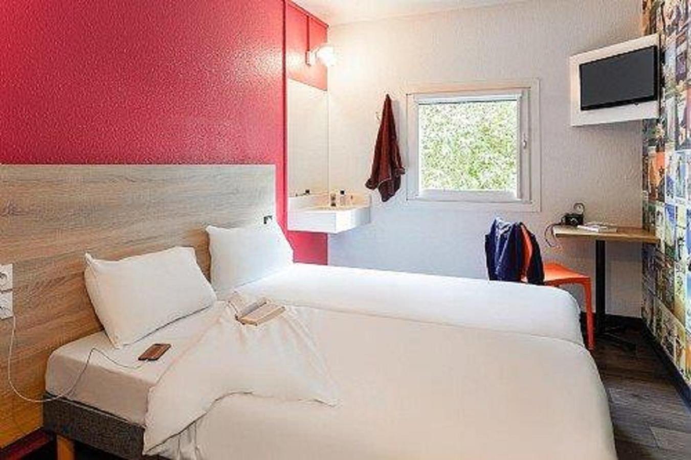 Side-Car Room with Shared Bathroom (2 Adults)